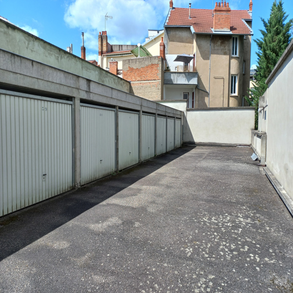 Offres de location Garage Vichy 03200