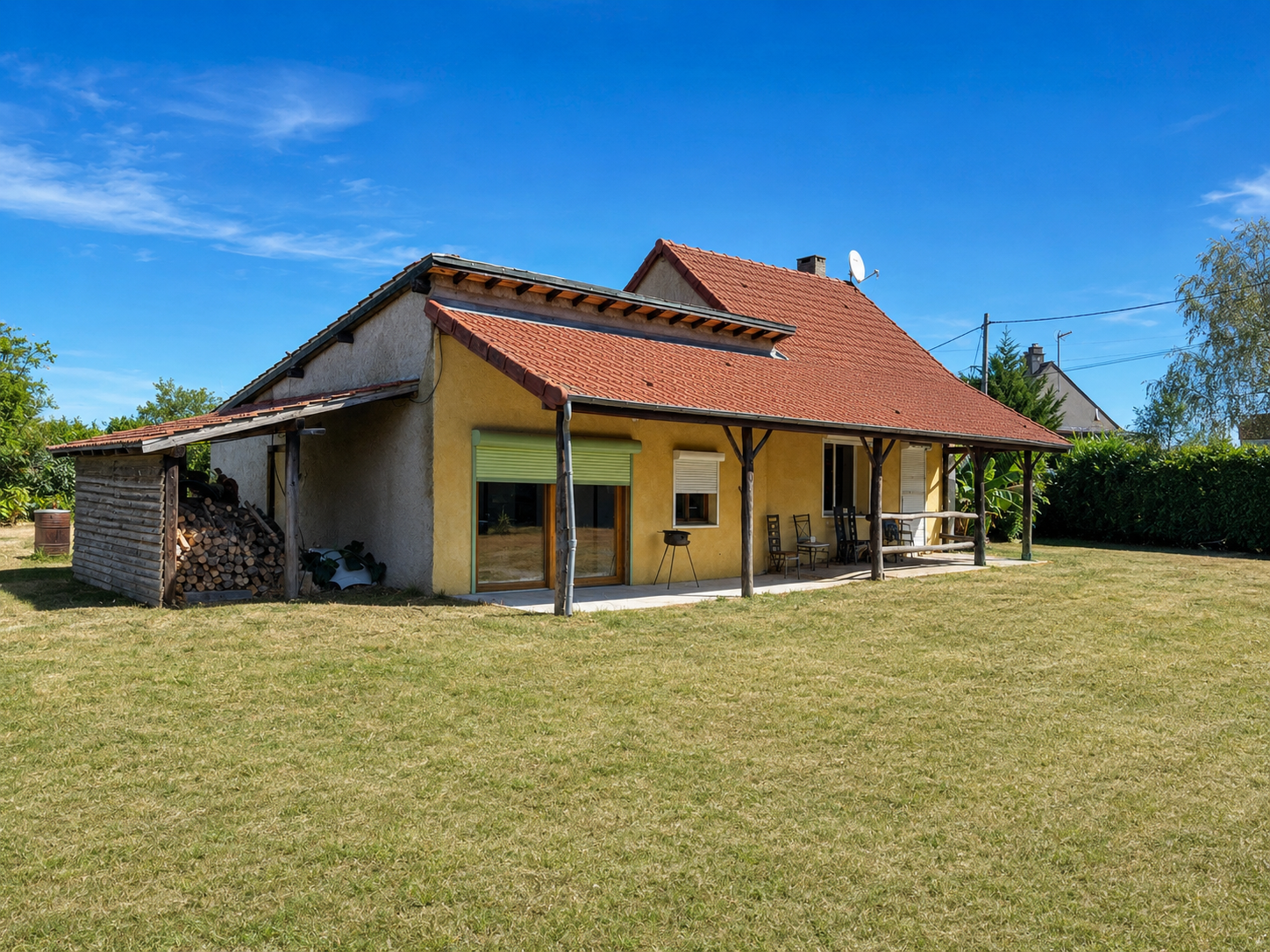 MAISON 3 CHAMBRES 1 BUREAU - GARAGE 127 M2 -TERRAIN - PISCIN