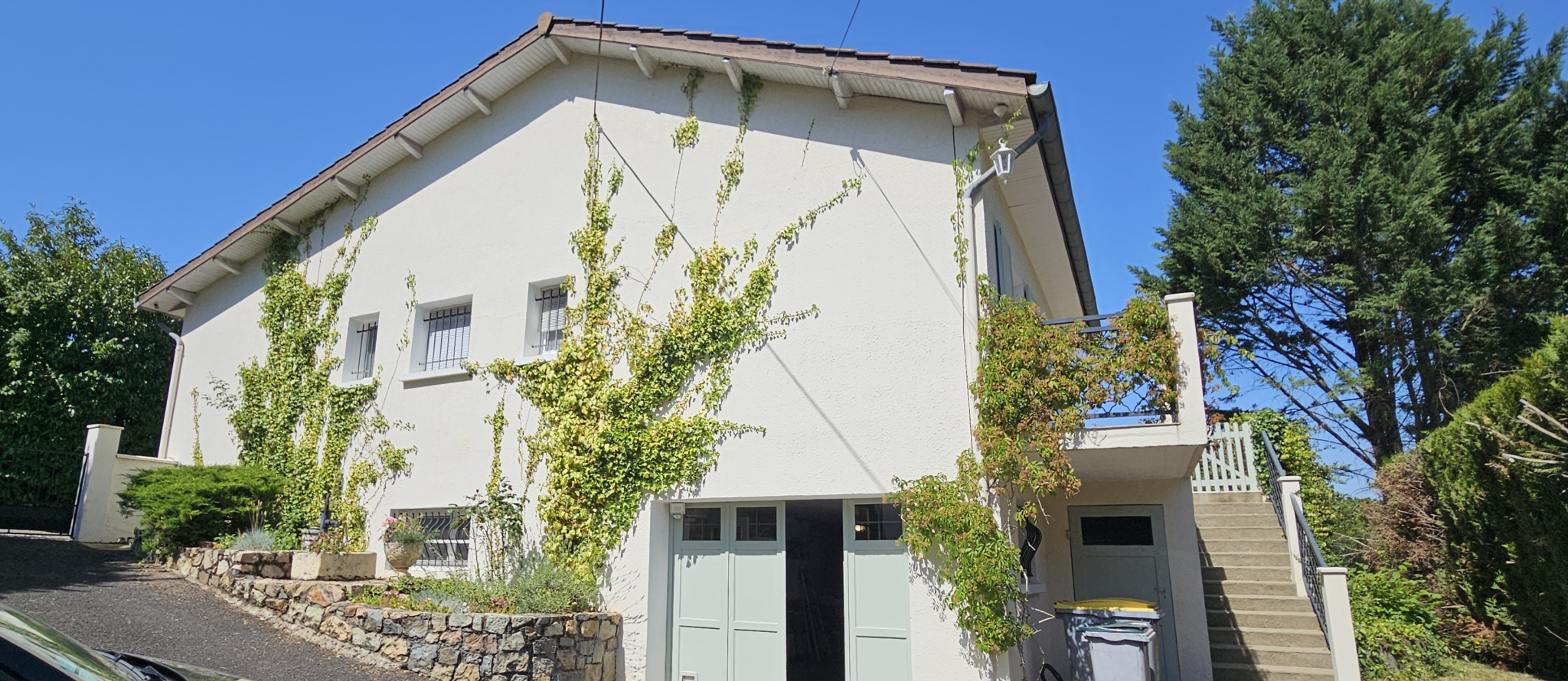 Maison traditionnelle en parfait état - écrin de verdure